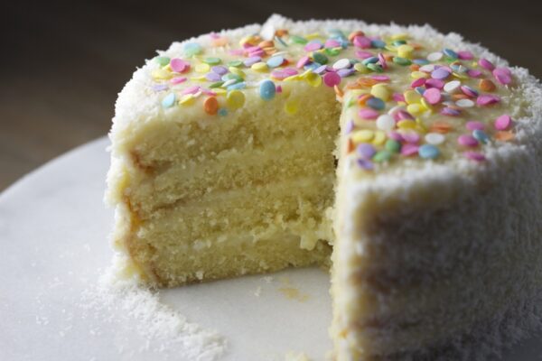 Confetti Cake with Vanilla Frosting(1 kg)