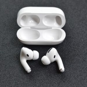Earphones / Headphones
