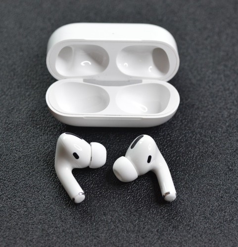 Earphones / Headphones